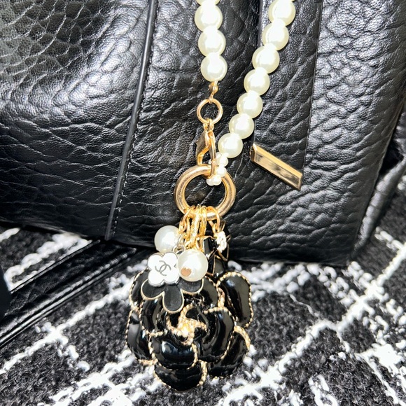 Luxury Pearl Keychain Chanel Charm - Picture 6 of 14